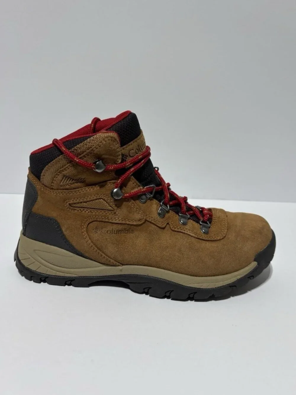 Columbia Women’s Newton Ridge Amped Hiking Boots Brown, Size 8.5 Wide